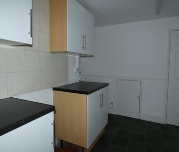 3 bedroom end of terrace house to rent - Photo 4
