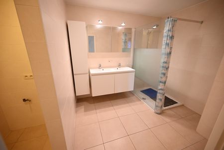 RUIM (119m²) & VERZORGD 3-slaapkamer appartement met TERRAS - Photo 3