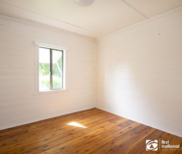 RECENTLY RENOVATED COTTAGE - Photo 2