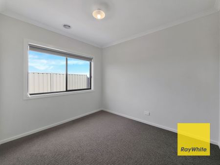 Breathtaking 4-Bedroom Family Residence! - Photo 5