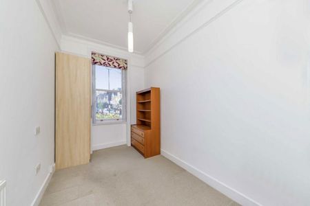 3 bedroom flat to rent - Photo 3