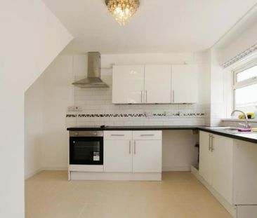 A well-presented two bedroom end of terrace house. The property is ... - Photo 5