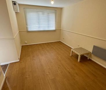 Chaffinch Close, London - Photo 1