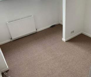 4 bedroom property to rent in Stockport - Photo 3