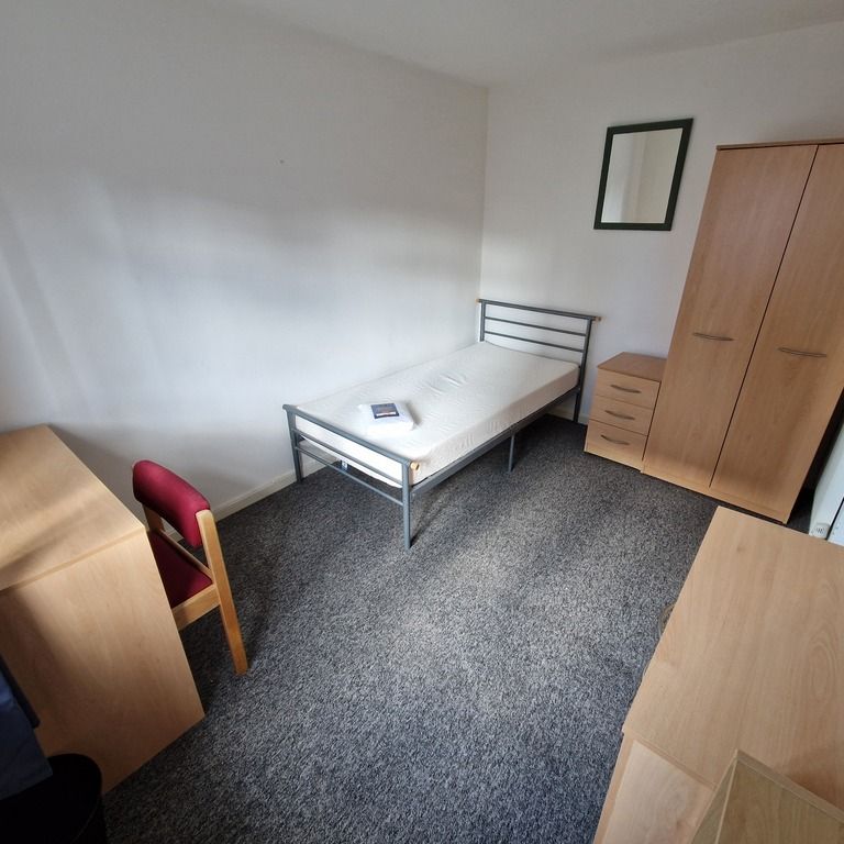 4 Bed Student Accommodation - Photo 1