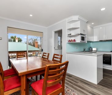 Fully Furnished with Fantastic views overlooking the race course! - Photo 2