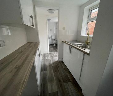 3 bedroom terraced house to rent - Photo 6