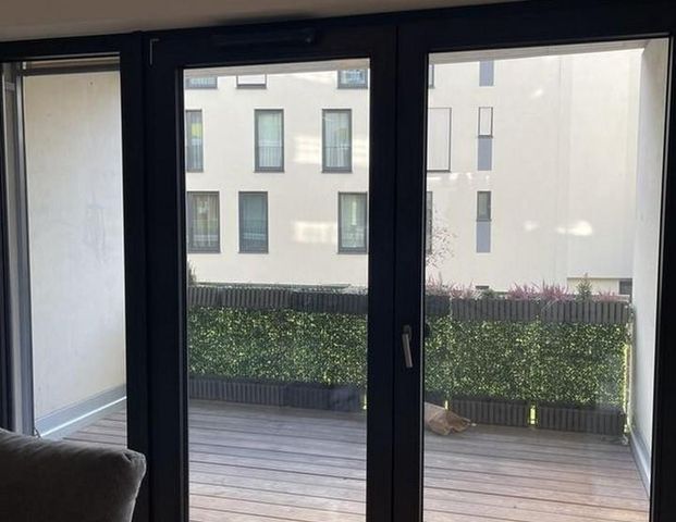 voll möblierte wohnung, die im 1.OG liegt - Foto 1