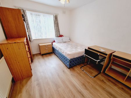 6 Bed Student Accommodation - Photo 5
