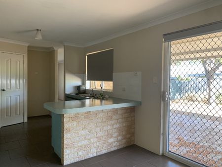 Spacious Family Home - Photo 5