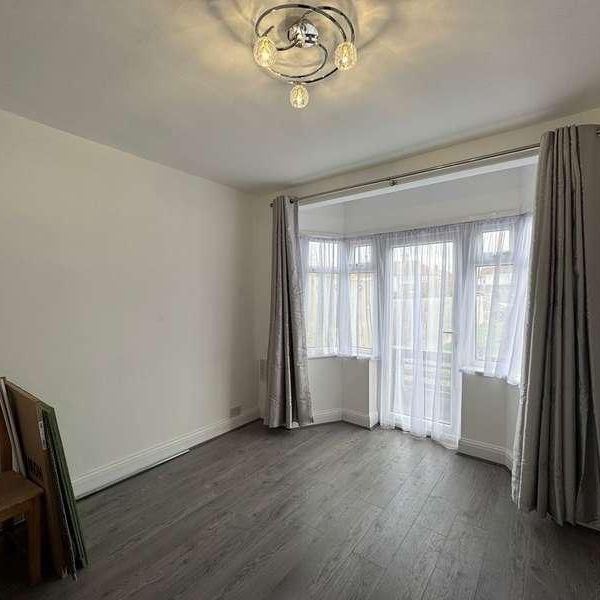 Launceston Gardens, Greenford, UB6 - Photo 1