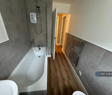 2 bedroom flat to rent - Photo 6