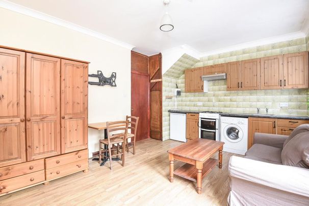 Studio to rent - Photo 1