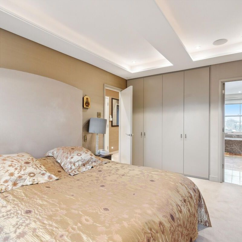 A 3 bedroom apartment available on Lennox Gardens, SW1 - Photo 1