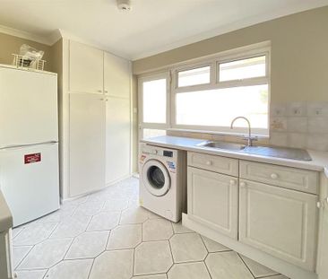 3 bedroom detached bungalow to rent - Photo 6