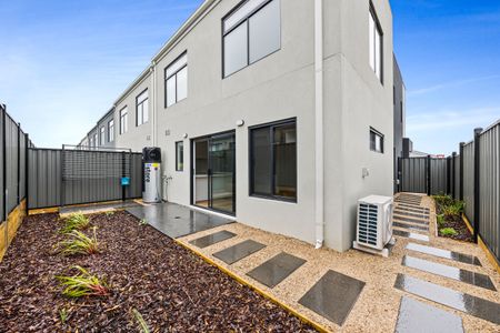 Contemporary Living in Mickleham - Photo 5