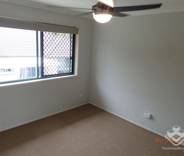 Centrally located 3 bed 2 bath townhouse in Carrara available soon ! - Photo 2