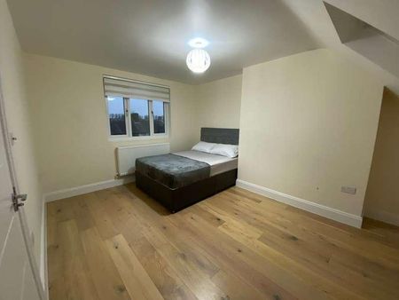 (room) Neasham Road Dagenham, RM8 - Photo 2