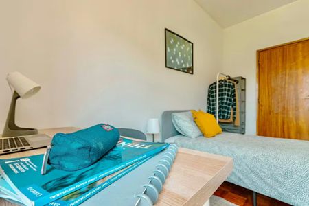 Praça de 9 de Abril, Porto, Braga 4200-422 - Photo 4