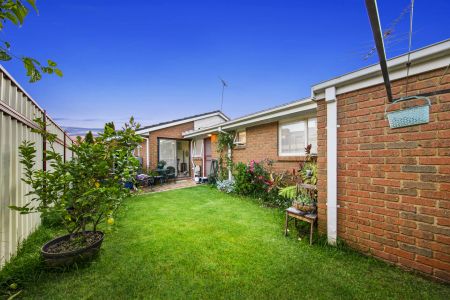 2/10 Delatite Court, - Photo 3