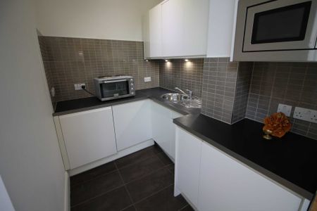 Price £1,200 pcm - Available 31/12/2025 - Furnished - Photo 3