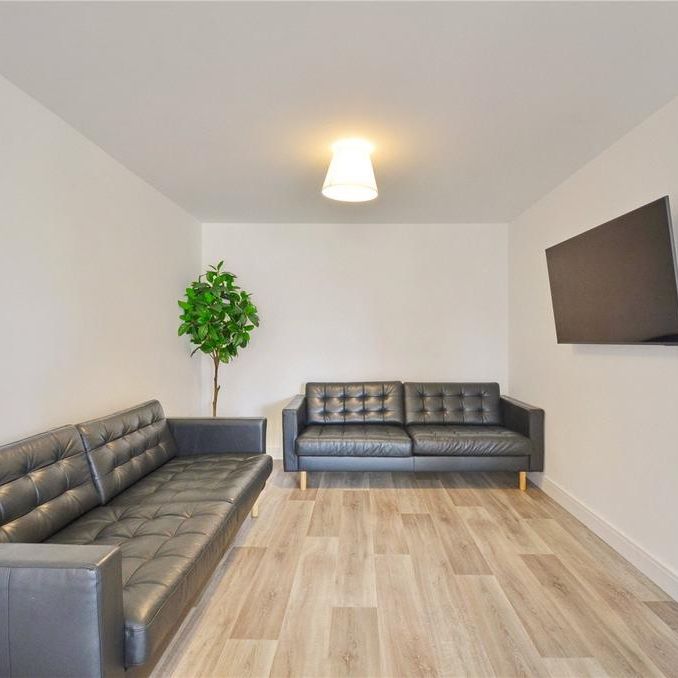 6 bedroom semi-detached house to rent - Photo 1