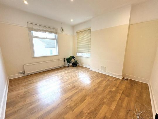 3 bedroom flat to rent - Photo 1