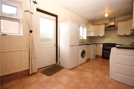 Cypress Road, Guildford, Surrey, GU1 1NB - Photo 4