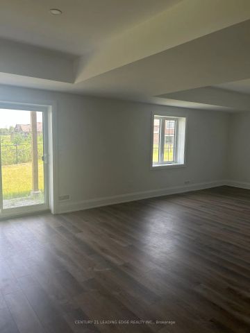 Detached Home For Lease | N9247650 - Photo 5