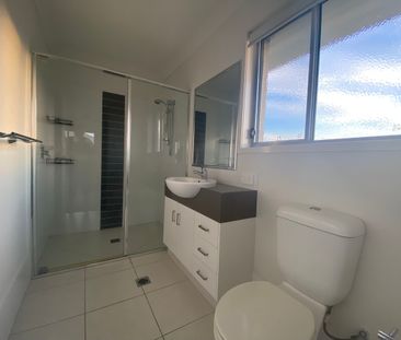 Stunning! 4 Bedroom Home - Available Now - The Meadows - Photo 3