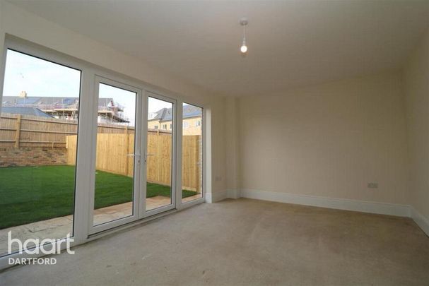 4 bedroom terraced house to rent - Photo 1