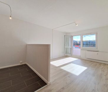 Mehr Raum fürs Leben – charmante 3-Zimmer-Wohnung in Chemnitz + 750... - Photo 1