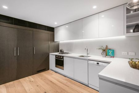 RENOVATED | BRILLIANTLY POSITIONED | LOW MAINTENANCE - Photo 5