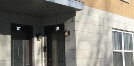 Grand 4 1/2 p. centre-ville près de tous les services - Photo 2