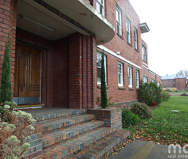9 The Avenue, New Norfolk - Photo 1