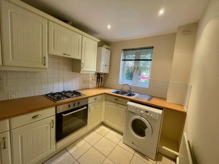 2 bedroom ground floor flat to rent - Photo 2