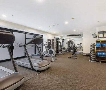 Central Apartment with Carpark, Pool & Gym - Photo 6