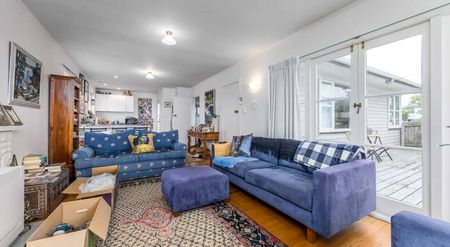 Comfortable Family Living in Sunnynook - Photo 4