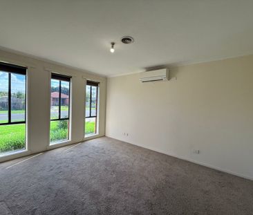 6 Day Place, Hampton Park VIC - Photo 3