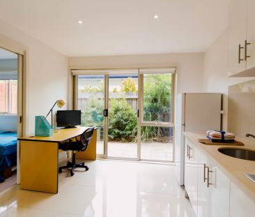 Large 1 Bedroom with courtyard - Photo 1