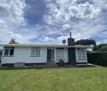 Warm & Sunny Family Home in Prime Location - Photo 1