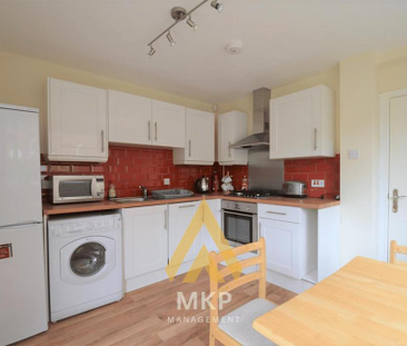 4 bedroom end of terrace house to rent - Photo 3