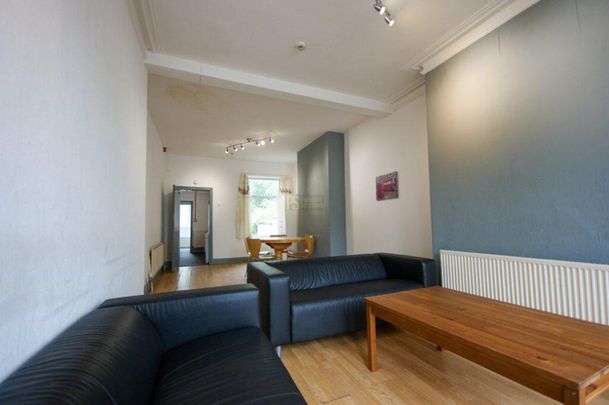 5 bedroom end of terrace house to rent - Photo 1