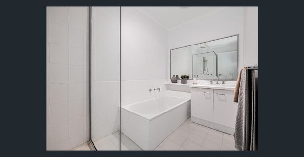 Low-maintenance villa living - Photo 1