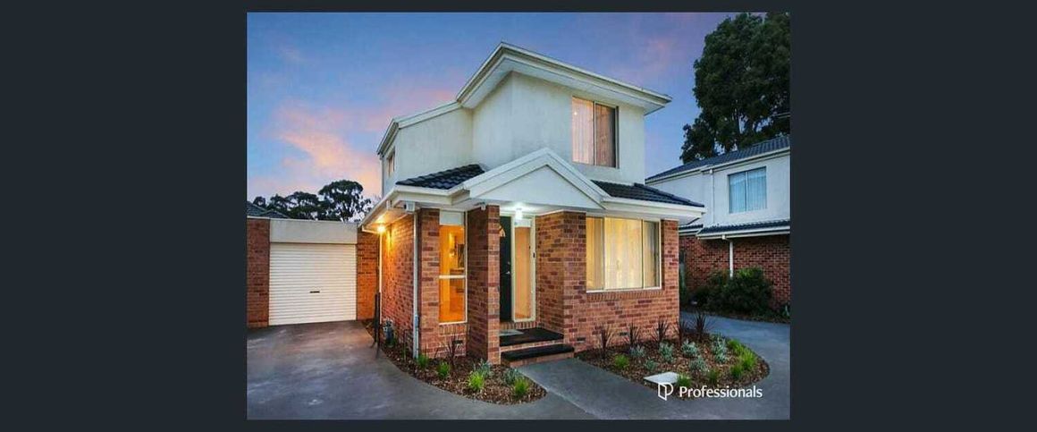 Stylish 3-Bedroom Townhouse in Oakleigh South - Photo 1