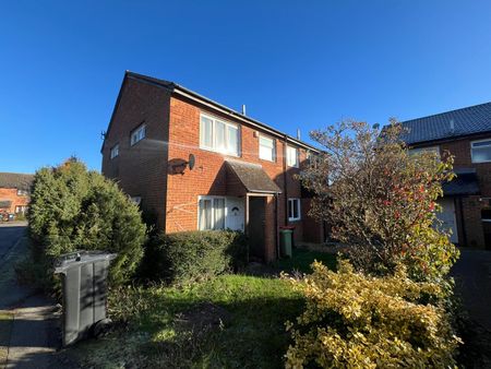 1 Bed House - Terraced - Photo 2