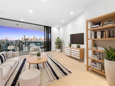 Brand New Luxury 3-Bedroom Apartment in the Heart of West End - Photo 2