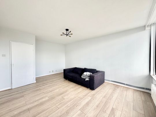 2 Bedroom Apartment, Keswick Heights, Keswick Road, London SW15 - Photo 1