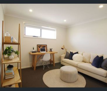 Charming 4 bedroom home with a view - Photo 3