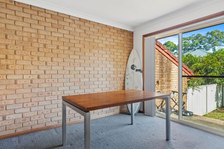 Townhouse Living! - Photo 2